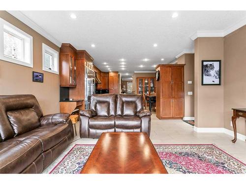 110 21 Avenue Ne, Calgary, AB - Indoor Photo Showing Living Room