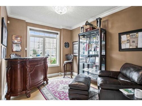 110 21 Avenue Ne, Calgary, AB - Indoor Photo Showing Living Room