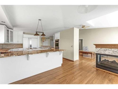 197 Lakeside Greens Drive, Chestermere, AB - Indoor Photo Showing Kitchen