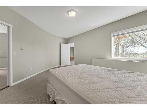 197 Lakeside Greens Drive, Chestermere, AB - Indoor Photo Showing Bedroom