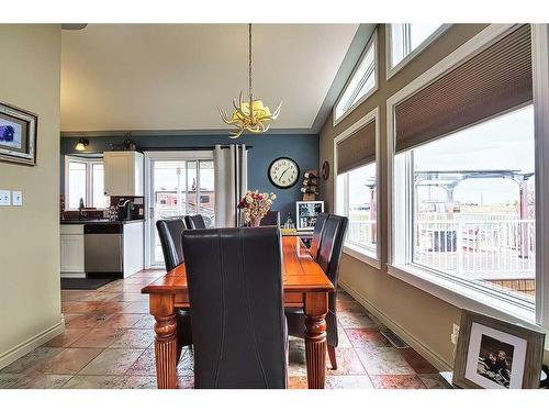 272011 Range Road 275, Rural Rocky View County, AB - Indoor Photo Showing Dining Room