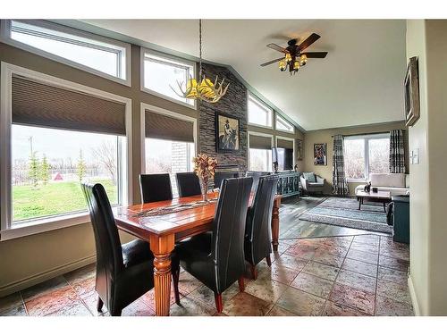 272011 Range Road 275, Rural Rocky View County, AB - Indoor Photo Showing Dining Room