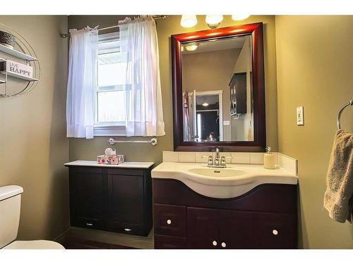 272011 Range Road 275, Rural Rocky View County, AB - Indoor Photo Showing Bathroom