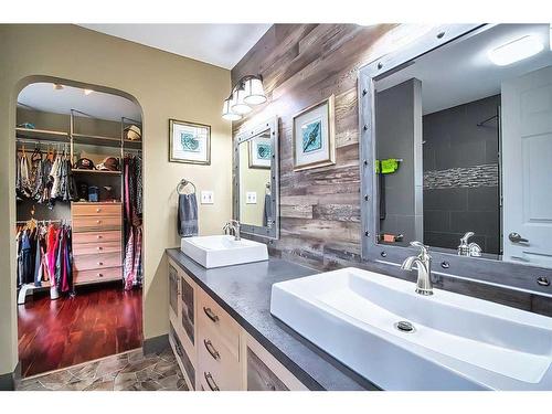 272011 Range Road 275, Rural Rocky View County, AB - Indoor Photo Showing Bathroom