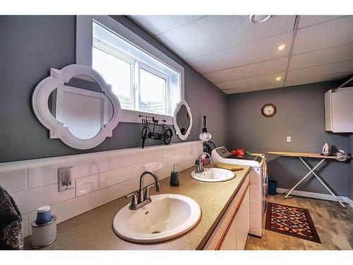 272011 Range Road 275, Rural Rocky View County, AB - Indoor Photo Showing Bathroom