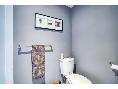 272011 Range Road 275, Rural Rocky View County, AB - Indoor Photo Showing Bathroom