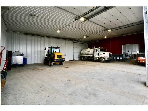 272011 Range Road 275, Rural Rocky View County, AB - Indoor Photo Showing Garage