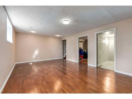 69 Dovercliffe Close Se, Calgary, AB - Indoor Photo Showing Other Room