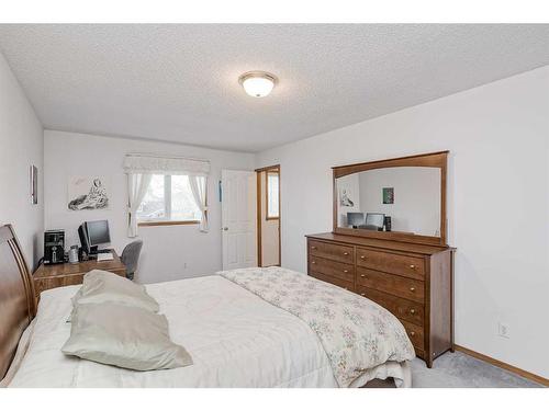 105 Arbour Ridge Circle Nw, Calgary, AB - Indoor Photo Showing Bedroom