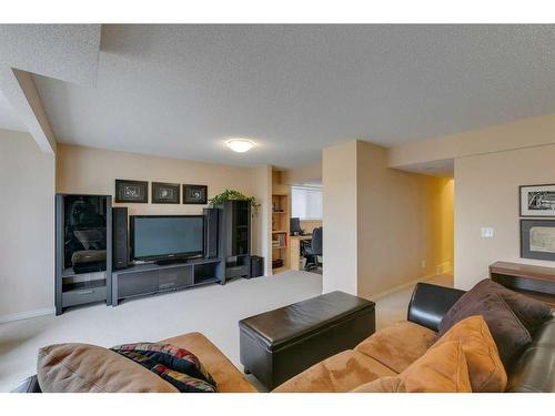 221 Sunset Heights, Cochrane, AB - Indoor Photo Showing Living Room