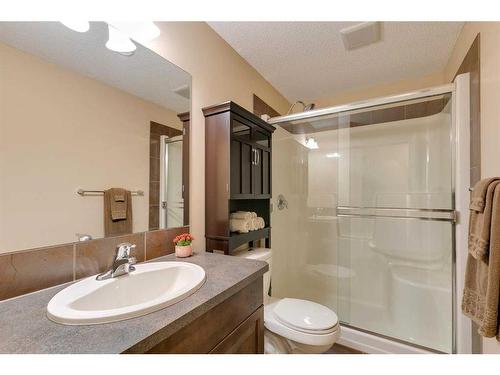 221 Sunset Heights, Cochrane, AB - Indoor Photo Showing Bathroom