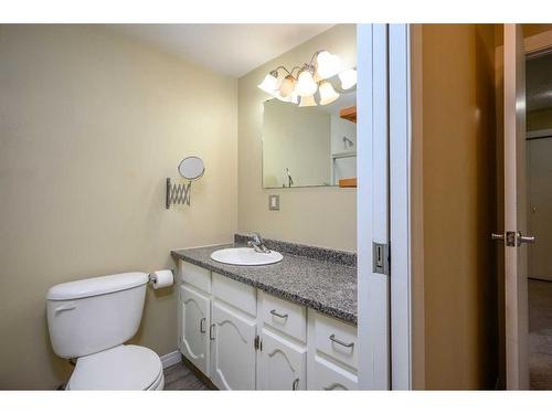 202-611 67 Avenue Sw, Calgary, AB - Indoor Photo Showing Bathroom