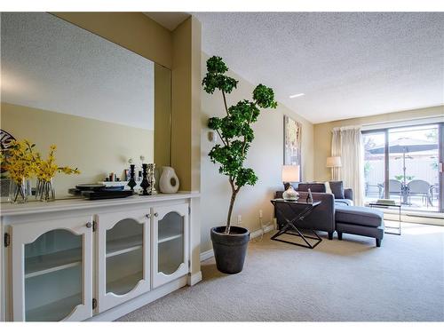 202-611 67 Avenue Sw, Calgary, AB - Indoor Photo Showing Other Room