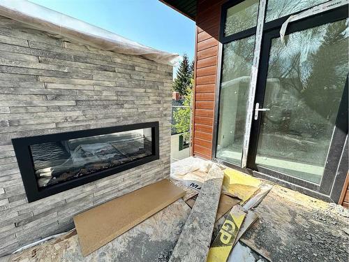 404 21 Avenue Nw, Calgary, AB - Indoor With Fireplace