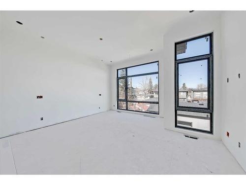 404 21 Avenue Nw, Calgary, AB - Indoor Photo Showing Other Room