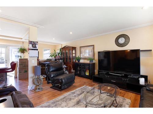 5223 Rundlehorn Drive Ne, Calgary, AB - Indoor Photo Showing Living Room