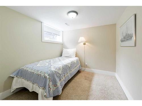 3620 7 Street Sw, Calgary, AB - Indoor Photo Showing Bedroom