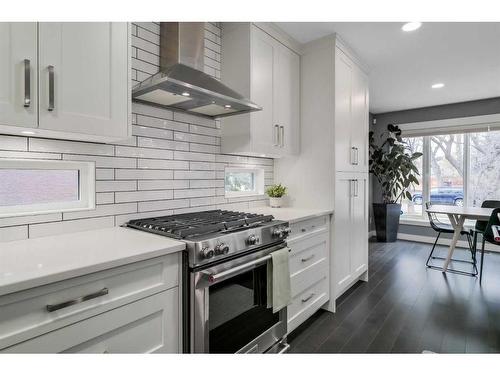 3240 Alfege Street Sw, Calgary, AB - Indoor Photo Showing Kitchen With Upgraded Kitchen