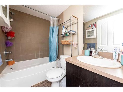 305-7130 80 Avenue Ne, Calgary, AB - Indoor Photo Showing Bathroom