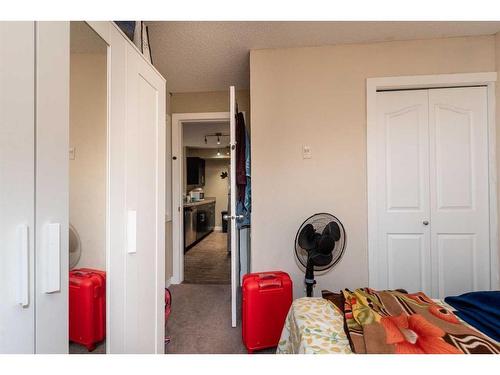 305-7130 80 Avenue Ne, Calgary, AB - Indoor Photo Showing Bedroom