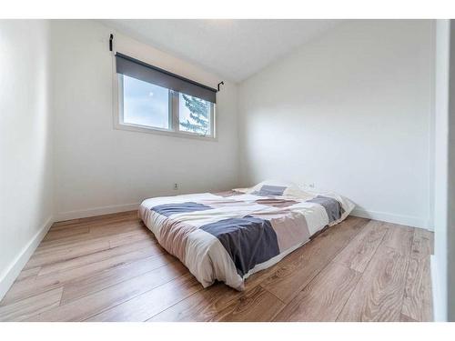 224 153 Avenue Se, Calgary, AB - Indoor Photo Showing Bedroom