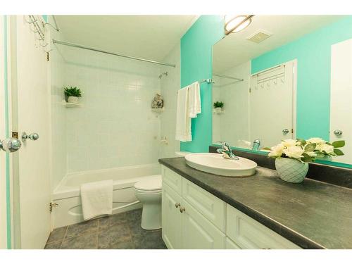 310-545 18 Avenue Sw, Calgary, AB - Indoor Photo Showing Bathroom