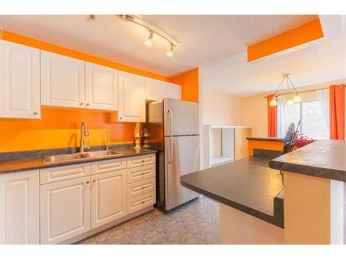 310-545 18 Avenue Sw, Calgary, AB - Indoor Photo Showing Kitchen