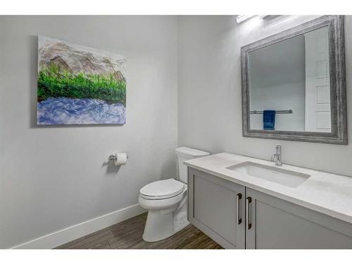 89 Rockcliff Heights Nw, Calgary, AB - Indoor Photo Showing Bathroom