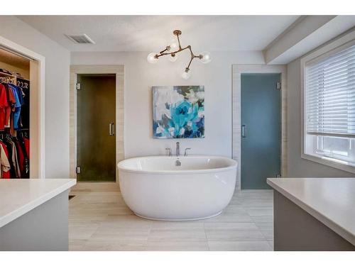 89 Rockcliff Heights Nw, Calgary, AB - Indoor Photo Showing Bathroom
