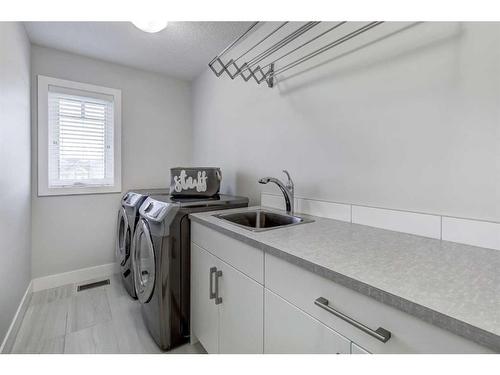 89 Rockcliff Heights Nw, Calgary, AB - Indoor Photo Showing Laundry Room