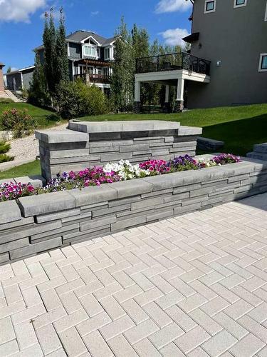 89 Rockcliff Heights Nw, Calgary, AB - Outdoor