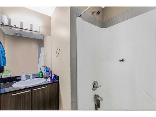 237 Silverado Common Sw, Calgary, AB - Indoor Photo Showing Bathroom