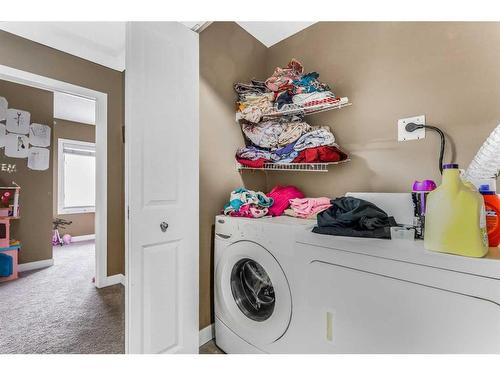 237 Silverado Common Sw, Calgary, AB - Indoor Photo Showing Laundry Room
