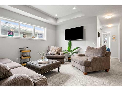203 Bayview Circle Sw, Airdrie, AB - Indoor Photo Showing Living Room