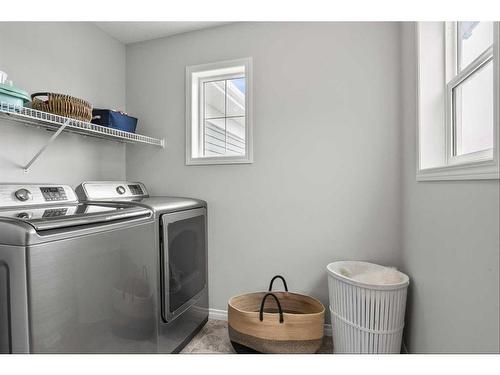 203 Bayview Circle Sw, Airdrie, AB - Indoor Photo Showing Laundry Room