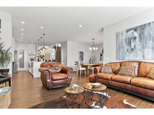 203 Bayview Circle Sw, Airdrie, AB - Indoor Photo Showing Living Room