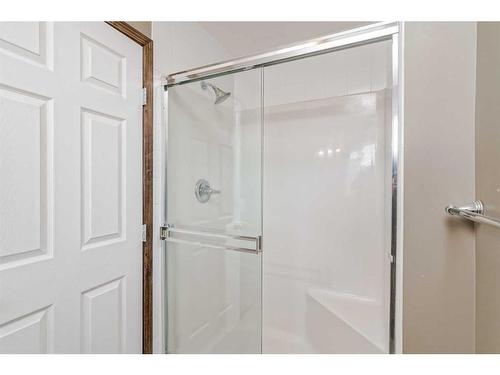 138 Eversyde Common Sw, Calgary, AB - Indoor Photo Showing Bathroom