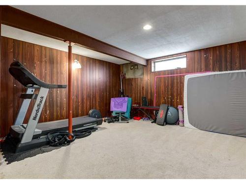 203 Dalhurst Way Nw, Calgary, AB - Indoor Photo Showing Gym Room