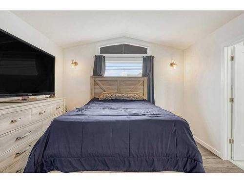 234 Aspen Creek Crescent, Strathmore, AB - Indoor Photo Showing Bedroom