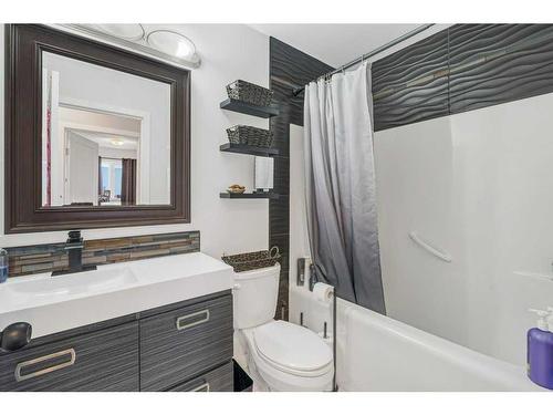 234 Aspen Creek Crescent, Strathmore, AB - Indoor Photo Showing Bathroom