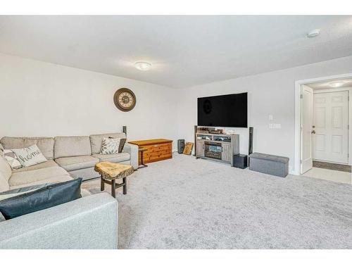 234 Aspen Creek Crescent, Strathmore, AB - Indoor Photo Showing Living Room