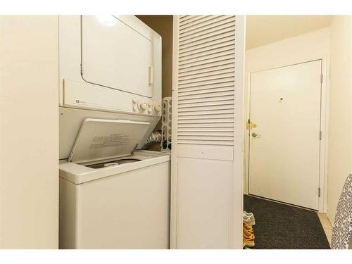 205-235 15 Avenue Sw, Calgary, AB - Indoor Photo Showing Laundry Room
