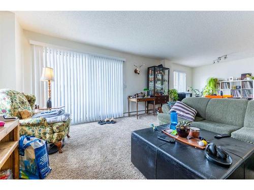 205-235 15 Avenue Sw, Calgary, AB - Indoor Photo Showing Living Room