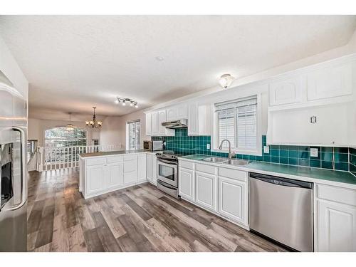 4 West Hall Place, Cochrane, AB - Indoor Photo Showing Kitchen