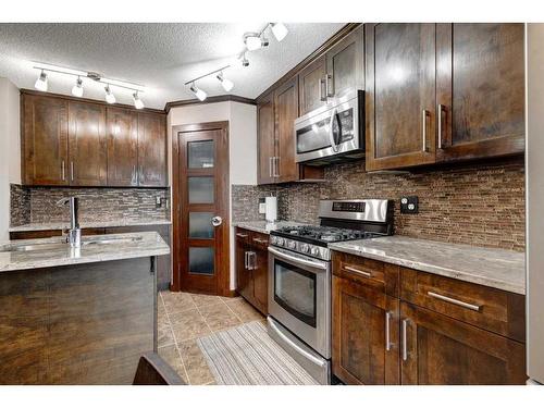 158 Tuscarora Close Nw, Calgary, AB - Indoor Photo Showing Kitchen With Double Sink With Upgraded Kitchen