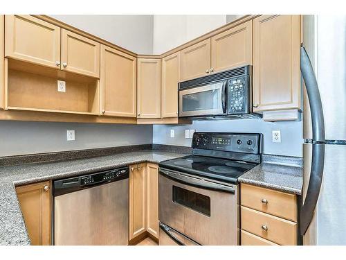 402-1833 11 Avenue Sw, Calgary, AB - Indoor Photo Showing Kitchen