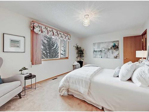 128 Edgebank Circle Nw, Calgary, AB - Indoor Photo Showing Bedroom
