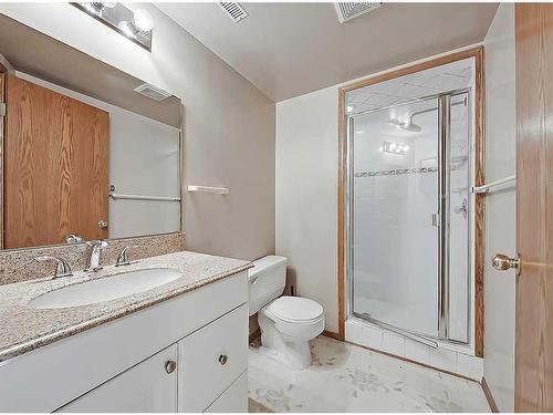 128 Edgebank Circle Nw, Calgary, AB - Indoor Photo Showing Bathroom