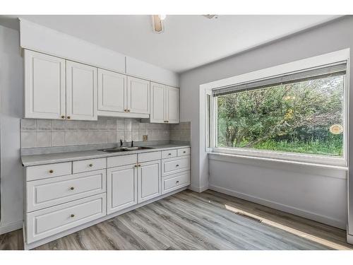 515 33 Avenue Ne, Calgary, AB - Indoor Photo Showing Kitchen