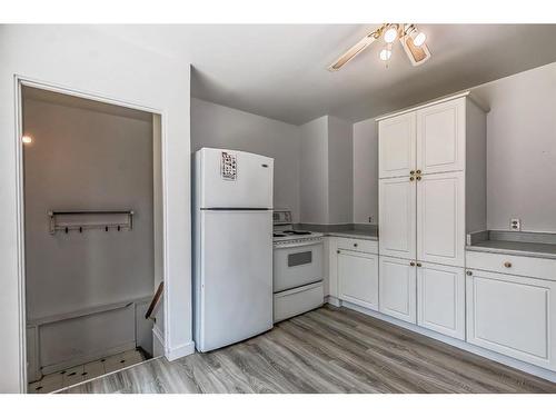 515 33 Avenue Ne, Calgary, AB - Indoor Photo Showing Kitchen